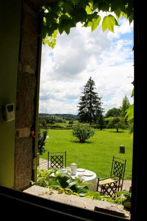 Chez Claire Bed and Breakfast Chamborand Exteriör bild